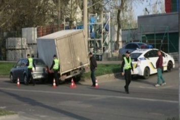 Из-за пенсионерки, переходящей дорогу в неположенном месте, произошло ДТП