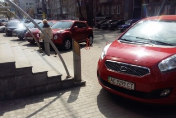 ТОП-5 "гениев" парковки в Днепропетровске (ФОТО)