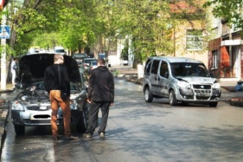Автомобиль с луганскими номерами попал в Кировограде в ДТП. ФОТО
