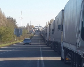 Аншлаг на границе с Польшей - полтысячи грузовиков в очередях
