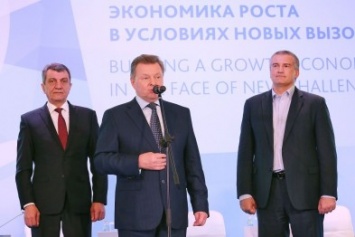 Аксенов вручил сертификаты резидентов Свободной экономической зоны (ФОТО)