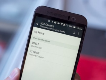 Последние модели HTC One смогут транслировать контент на Apple-устройства