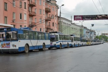 Троллейбусы в Макеевке ремонтируют за счет гумпомощи из России