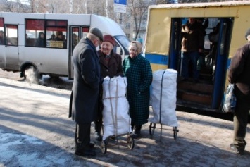 Еще три месяца льготники смогут бесплатно ездить в троллейбусах