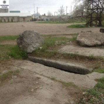 В Николаеве пожилой мужчина провалился в шахту бетонного перекрытия