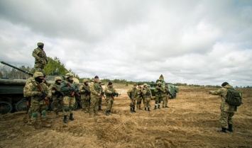 Украинский Голливуд: минобороны Украины похвасталось фотосессией с учений ВСУ на Ровенском полигоне