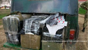 Пограничники перехватили УАЗ контрабандных сигарет