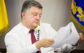 П.Порошенко предложили заставить коррумпированных чиновников оплатить долги Украины