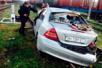 В Одесской области погиб парень на "Мерседесе", вылетев на железнодорожные пути (ФОТО)