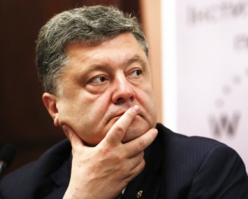 Порошенко просят запретить на Украине обмен рубля