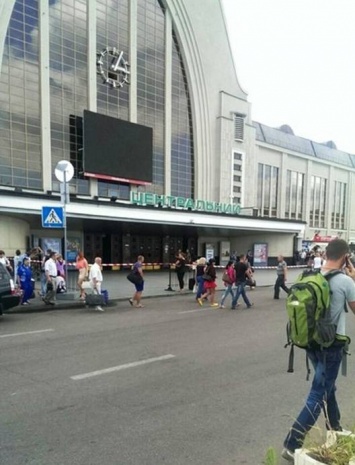 Полиция задержала псевдоминера, из-за шутки которого в Киеве с железнодорожного вокзала эвакуировали более 4 тыс. человек