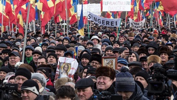 В Молдавии проходят многотысячные митинги в поддержку молдавской государственности и досрочных выборов