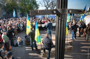Под горсоветом митинговали за отставку Труханова