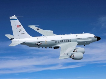 Самолет-разведчик ВВС США перехвачен российским Су-27 над Балтикой