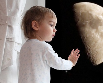 Ученые: Полная луна ухудшает сон детей