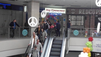 В торговом центре Донецка продают товары мировых брендов (фото)