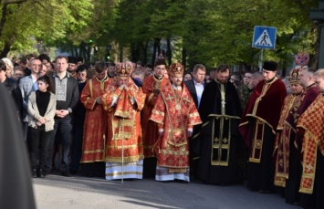 Крестный путь в Тернополе посвятили бойцам АТО: более 5 тысяч человек приняли участие в шествии