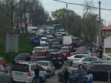 Флешмоб у моря: в пробке на Ланжероне застряли сотни автомобилистов (фотофакт)