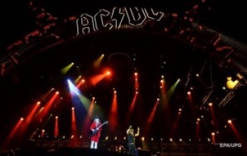 Аксель Роуз стал вокалистом AC/DC