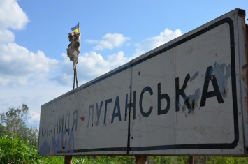 Обстрел КПВВ "Станица Луганская" - пять человек ранены, перебит газопровод