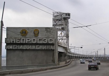 С плотины "Днепрогэс" в рамках декоммунизации демонтируют надпись "имени Ленина"