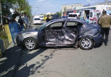 Подробности аварии в Днепропетровске: «Mazda 3» въехала в «скорую»