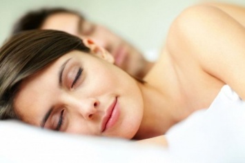 Почему врачи рекомендуют спать без нижнего белья