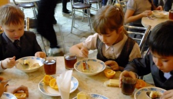 Киев увеличил финансирование школьного питания
