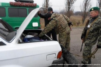 Краматорские пограничники на КПВВ изъяли 5 тысяч стартовых пакетов