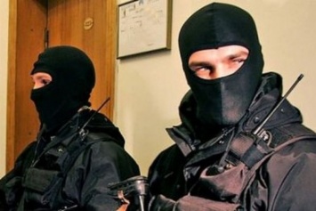 В Симферополе, Ялте и Севастополе проходят обыски в рамках уголовного дело об экстремизме против журналиста "Крым.Реалии"