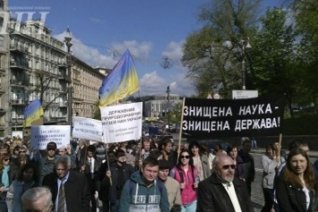 Из-за митинга у Кабмина заблокировано движение автобусов