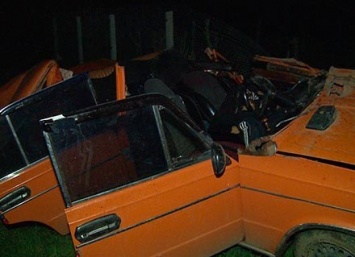 Автомобиль врезался в трактор в Винницкой области, погибли два человека