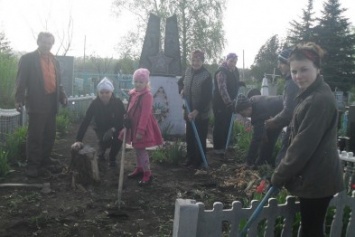 В селе Новоукраинка проведены работы по благоустройству памятника погибшим воинам