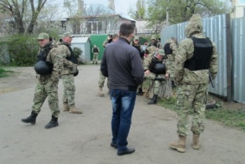 Одесский парк захватили вооруженные "зеленые человечки" (ВИДЕО)