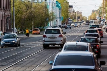 Около Привоза хотят запретить автомобилистам выезжать на трамвайные рельсы