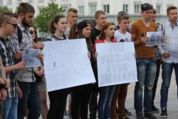 В Луганске состоялся флешмоб "Ленин не виноват"