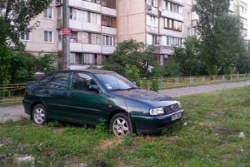 Жители Красноармейска (Покровска) призывают водителей к рассудительности: Приобрел машину, думай где ее держать!