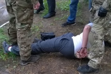 В Краматорске при получении взятки 75 тысяч гривен задержан полицейски