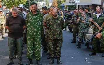 Киев настаивает на обмене пленными: террористы "ЛДНР" держат в подвалах 126 украинских заложников - глава СБУ