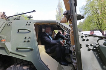 Министр обороны Литвы посетил оборонные предприятия Харькова (фото)