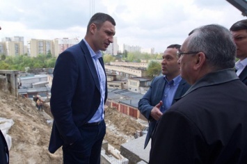 Кличко выделил 78 млн гривен, чтобы дома киевлян не рухнули под землю (фото)