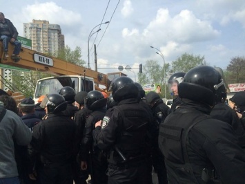 В Киеве на стройплощадке произошла массовая драка (видео)