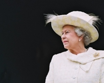 Елизавета II отдаст корону принцу Уильяму - СМИ