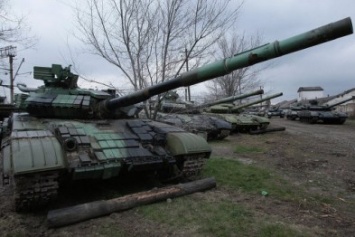 Под видом подготовки к параду боевики стягивают к Донецку танки и «Грады»