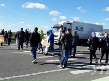 Вблизи Ровно местные жители перекрыли трассу "Киев-Чоп"