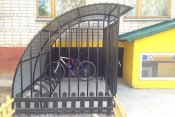 В Чернигове появилась современная закрытая велопарковка