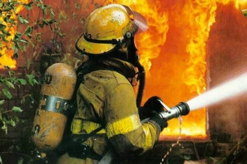 В Днепропетровске во время пожара в жилом доме погибла женщина