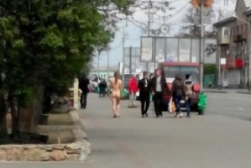 По улицам Мелитополя разгуливала обнаженная женщина (ФОТО)