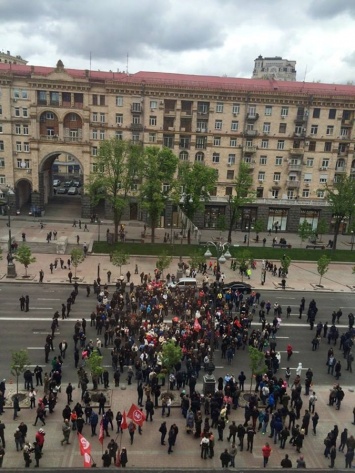 Митингующие прорвались в здание КГГА
