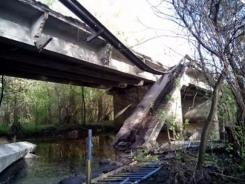 Мост частично обрушился в Полтавской области